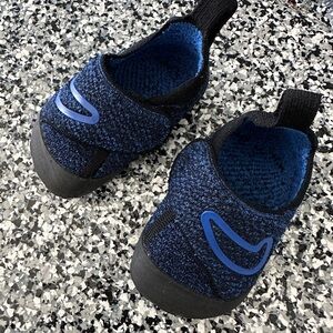 Nike Swoosh 1 size 4c